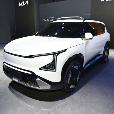 좋은 가격 2023 KIA EV5 좌익 운전 5석 럭셔리 SUV 전기 자동차 700km 장거리 및 빠른 27분 충전 시간 온라인으로