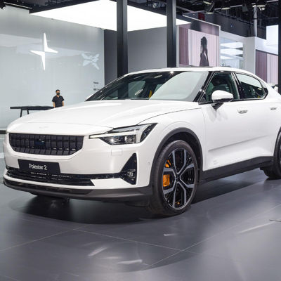 좋은 가격 폴레스터 2 300 kW 모터 파워 전기 세단 장거리 450km 및 듀얼 모터 AWD 온라인으로